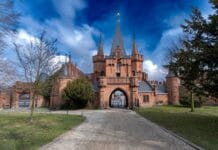 Złotów we dwoje: romantyczne miejsca na randkę, spacer i kolację nad jeziorem