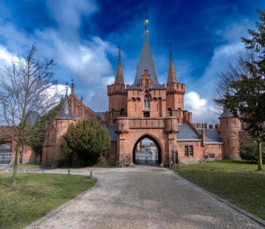 Złotów we dwoje: romantyczne miejsca na randkę, spacer i kolację nad jeziorem